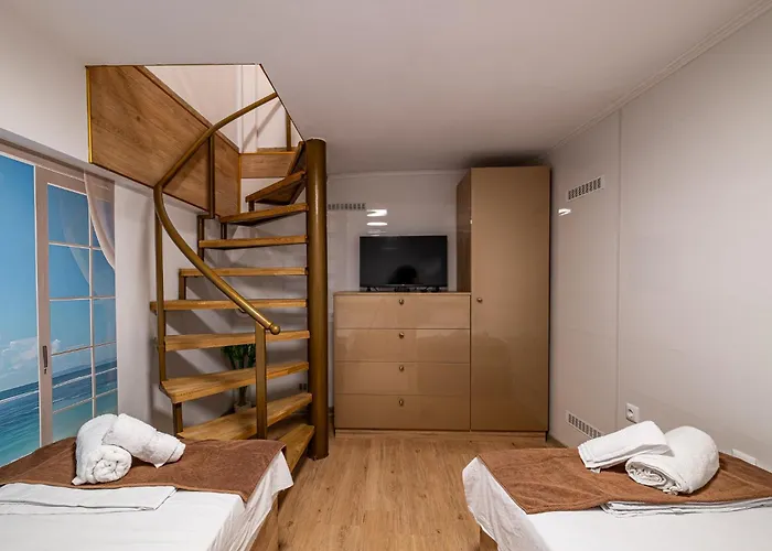 Angel 2bdrm Modern *