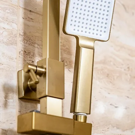 Angel 2bdrm Modern شقة فارنا