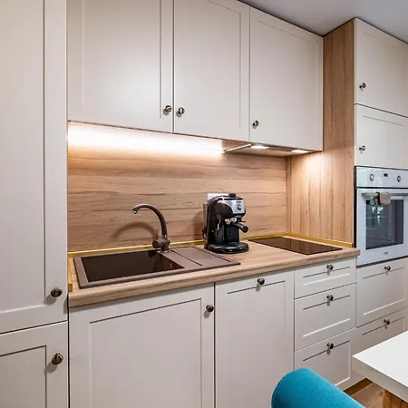 Angel 2bdrm Modern شقة فارنا