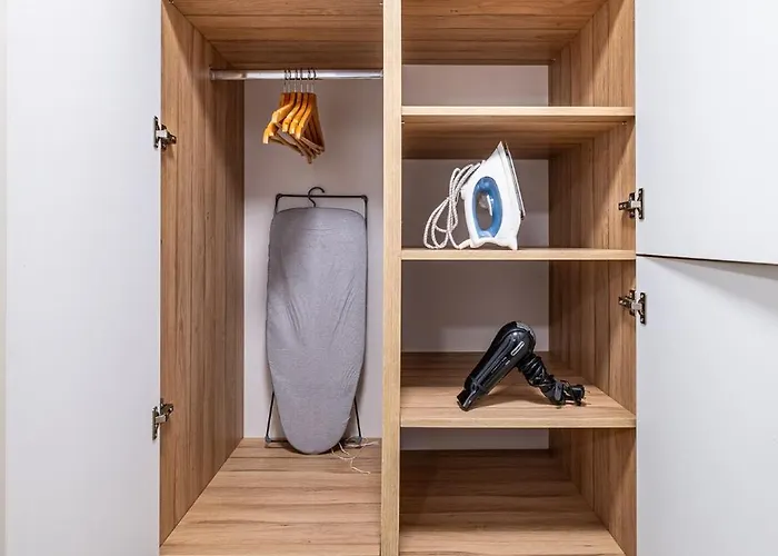 Angel 2bdrm Modern *